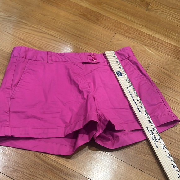 Vineyard vines women’s fushia shorts  size 4. - Picture 6 of 9